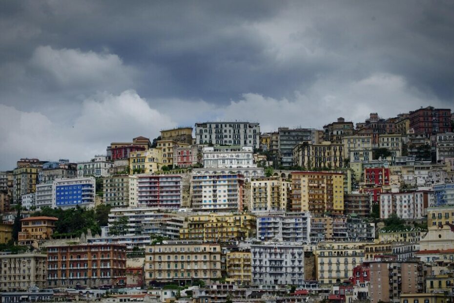 Valanga di emendamenti alla manovra. Imu, possibili sgravi sulle case al mare - Notizie - Ansa.it