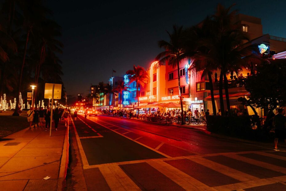 10 Beaches Locals Say Have Turned Into "Outdoor Nightclubs" - Idyllic Pursuit