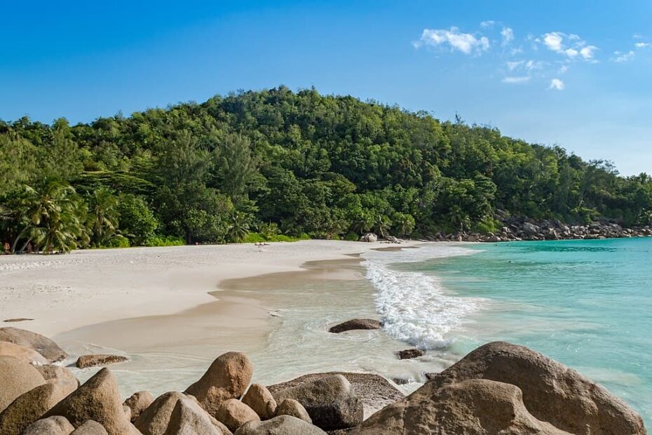 10 Once-Public Beaches That Are Now Effectively Privatized - Idyllic Pursuit