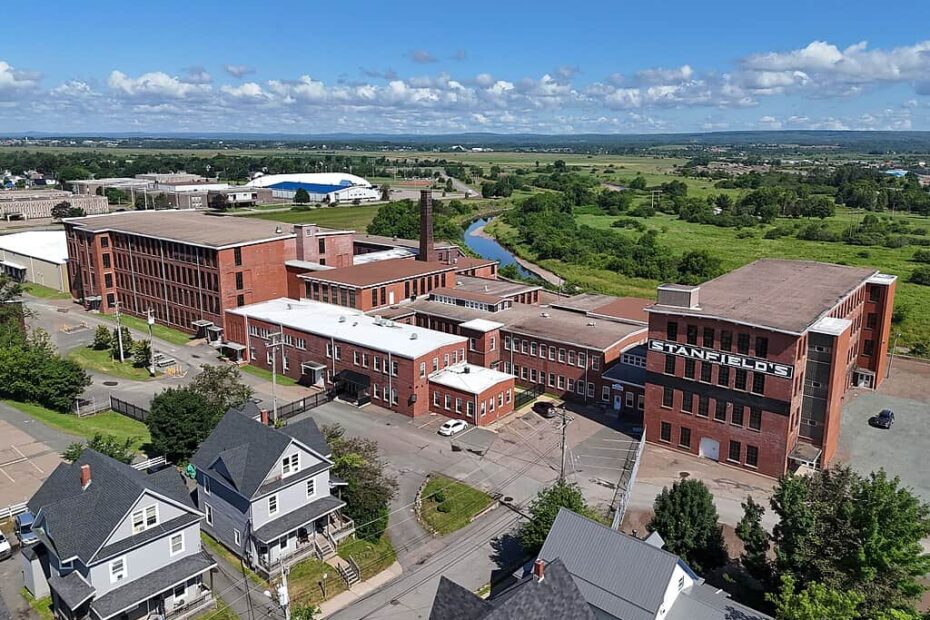 11 Canadian Towns That Are Cheaper for Americans Due to 2026 Exchange Rates - Idyllic Pursuit