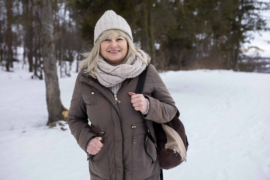 13 Travel Outfit Mistakes That Make Women Over 60 Look Older - Idyllic Pursuit