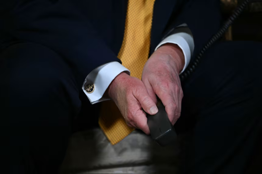 Bruising on Trump’s left hand sparks renewed questions about his health - Egypt Independent