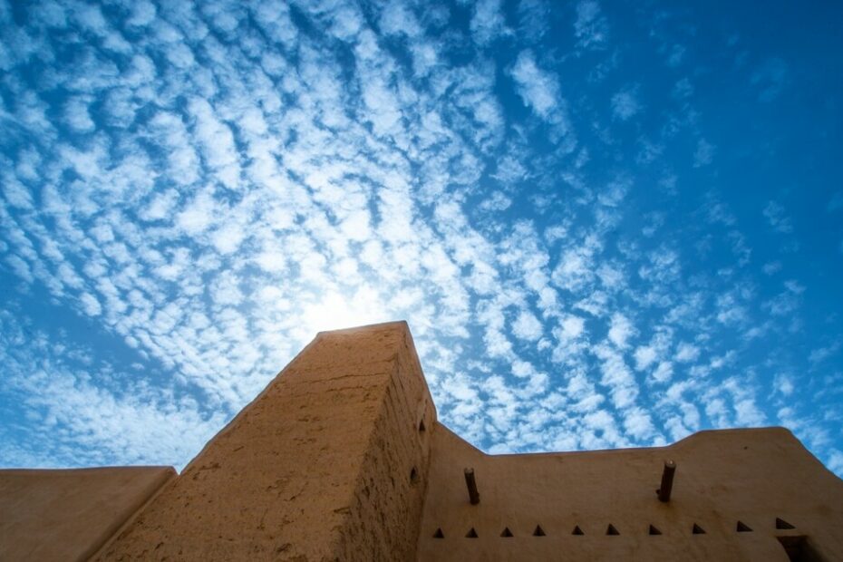 Cantieri non stop e skyline di gru, l'antica capitale saudita cambia volto - UNESCO - Ansa.it