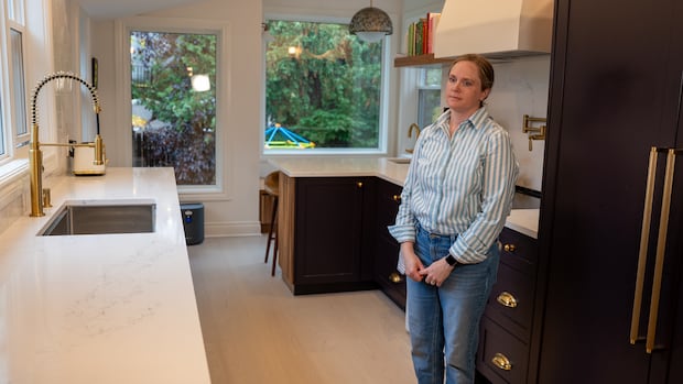 Homeowner says she’s out $381K after hiring Ottawa contractor to renovate kitchen | CBC News