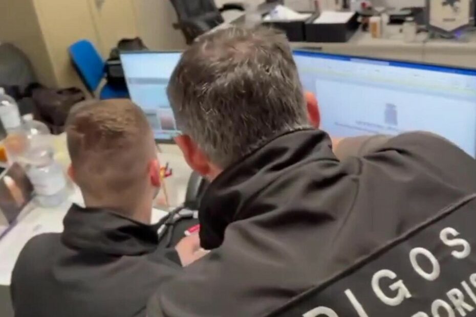 Oltre 20 indagati per i fondi ad Hamas, i pc dietro una parete - Notizie - Ansa.it