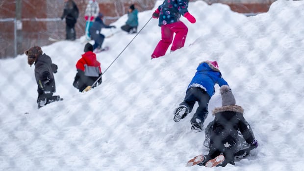 Snow fun allowed? Winter play guidelines for some Quebec schools spark backlash | CBC News