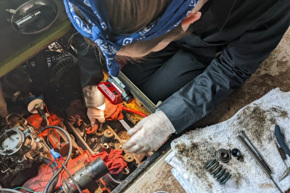 The Most Intricate Mechanical Job: Replacing V8 Engine's Valve Stem Seals