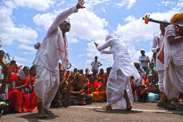 Varkaris soaked in Vithala Bhakti
