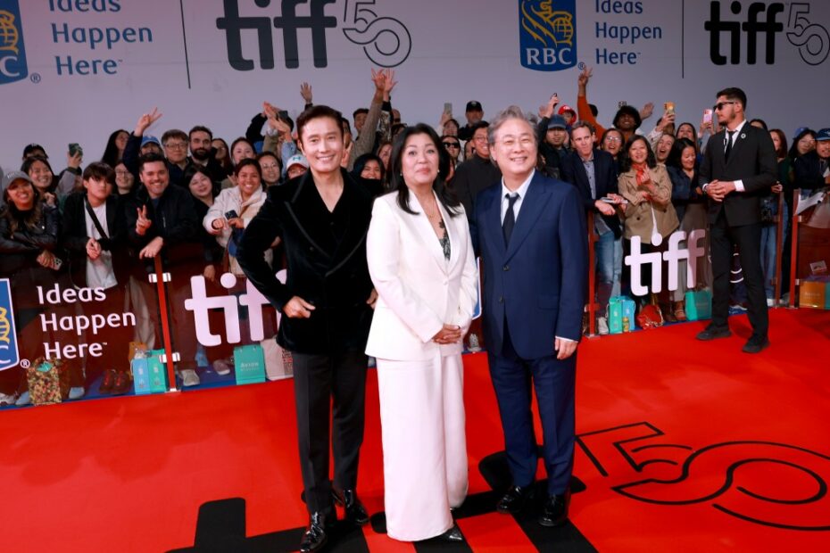 ‘No Other Choice’ Star Lee Byung Hun On His Golden Globe Nom, ‘Squid Game’ & ‘KPop Demon Hunters’