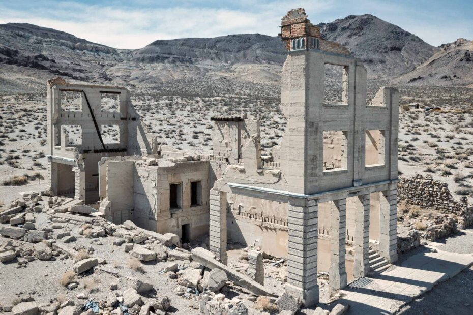 7 Creepiest Ghost Towns in the U.S. You Can Visit (But Should Think Twice About) - Idyllic Pursuit