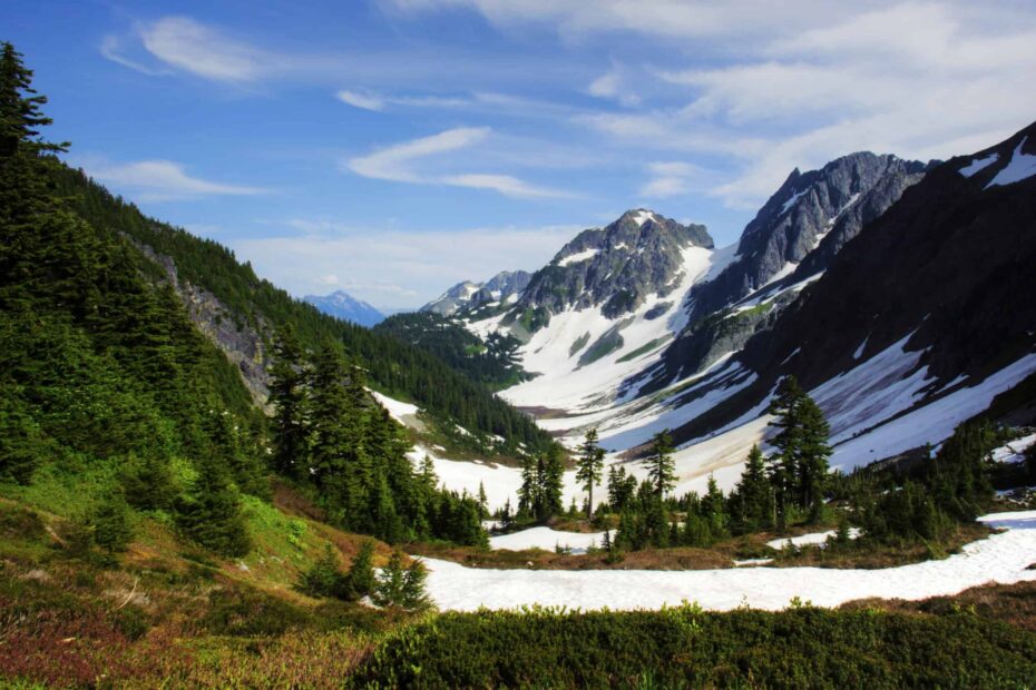 8 National Parks in the U.S. That Rival Yellowstone for Beauty and Tranquility - Idyllic Pursuit