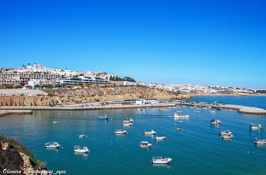 9 Tourist Destinations Where You Can Get Fined for What You Wear - Idyllic Pursuit