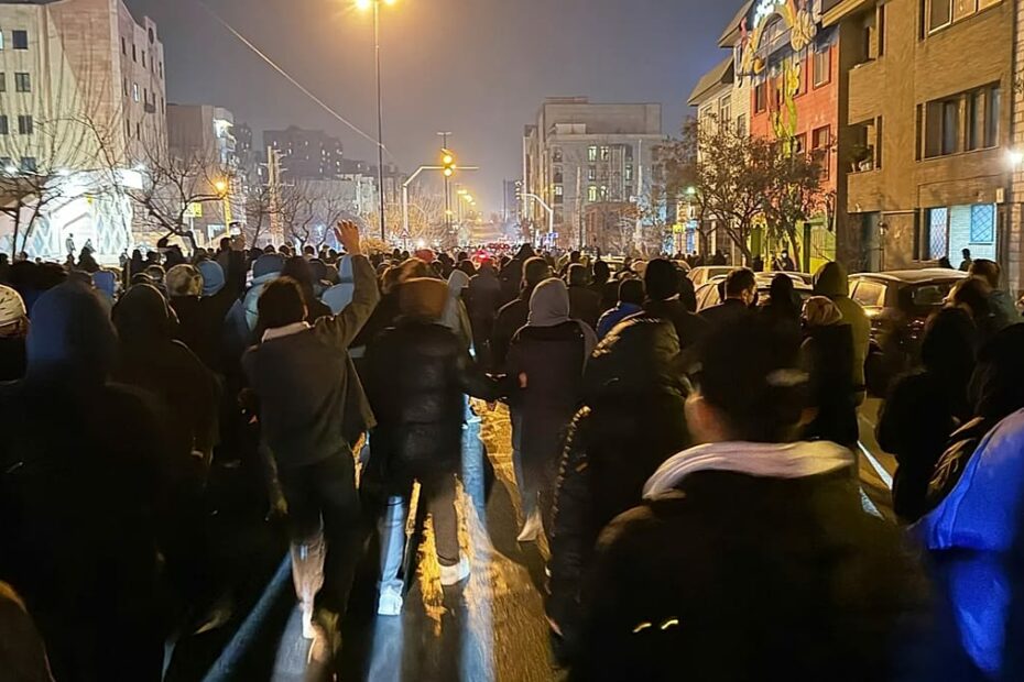 Can a leaderless revolution succeed? Examples from other countries