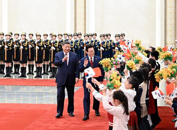 Chinese President Xi Jinping holds a welcome ceremony for President of the Republic of Korea (ROK) Lee Jae Myung in the Northern Hall of the Great Hall of the People prior to their talks in Beijing, capital of China, Jan. 5, 2026. Xi held talks with Lee, who is on a state visit to China, at the Great Hall of the People in Beijing on Monday. (Xinhua/Shen Hong)