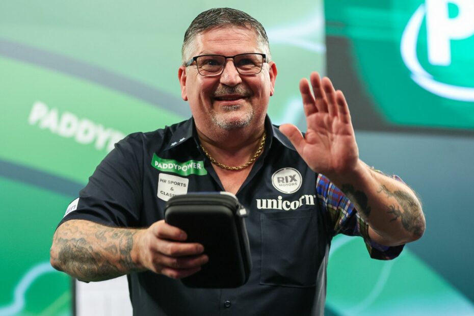 Gary Anderson charges into World Darts Championship semi-finals for eighth time with victory over Justin Hood