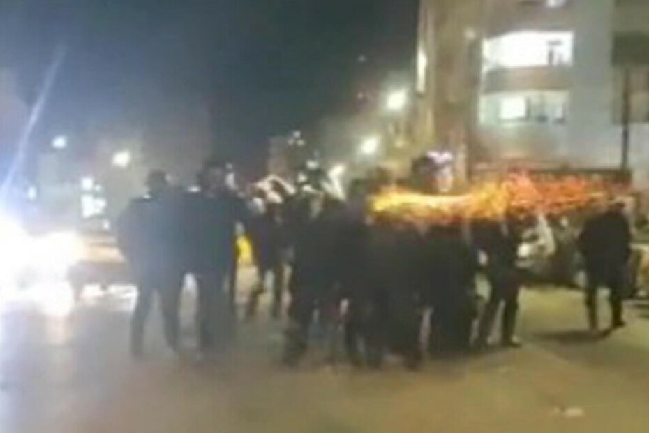 Protesta e sangue in Iran. Trump minaccia gli Ayatollah. 'Sono pronti a trattare'. Teheran convoca gli ambasciatori europei. Ong: 'Almeno 648 morti' - Notizie - Ansa.it