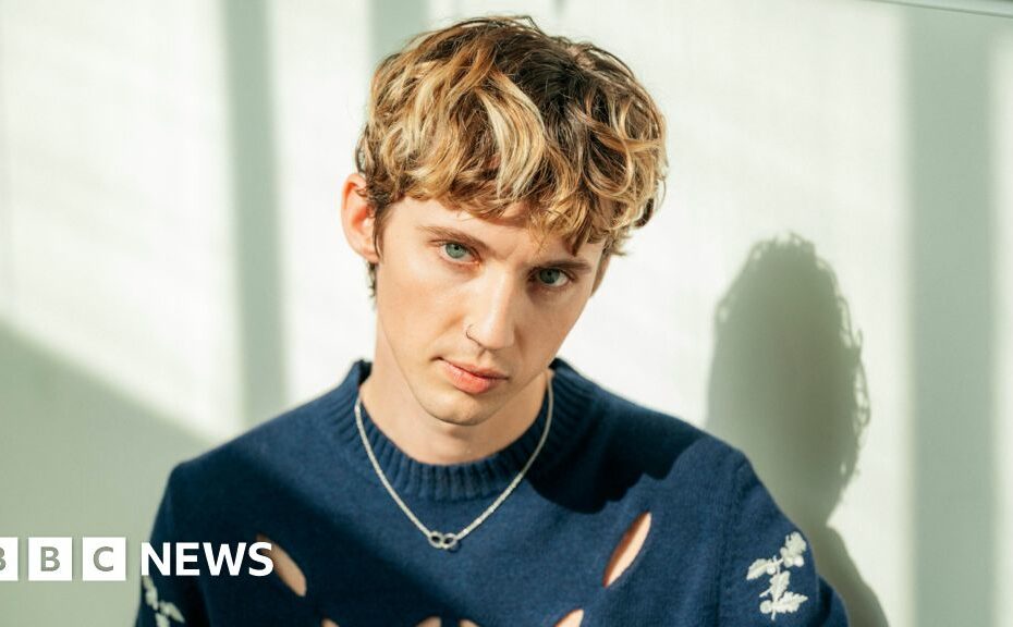 Troye Sivan: Cosmetic doctor sorry for upsetting singer in video